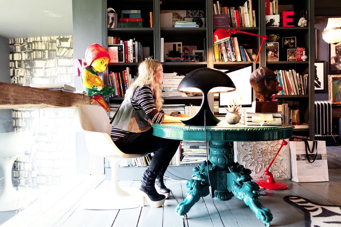 Abigail Ahern’s office space. How cool is that desk! | More #aqua #teal & #turquoise on the RSD Blog www.rsdesigns.com.au/blog/