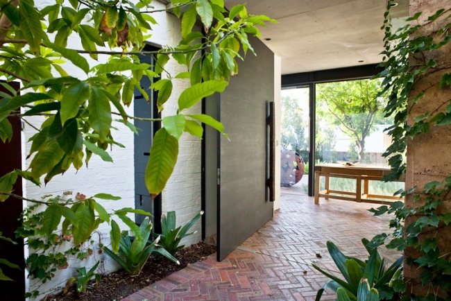 Entry. Marimekko House by Ariane Prevost. Perth, Australia. #Architecture