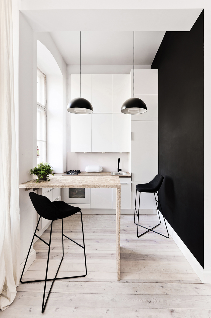 #Black and #white kitchen in Small Apartment in Poland by architect Ewa Czerny. From The #Monochrome #Kitchen, the RSD Blog.